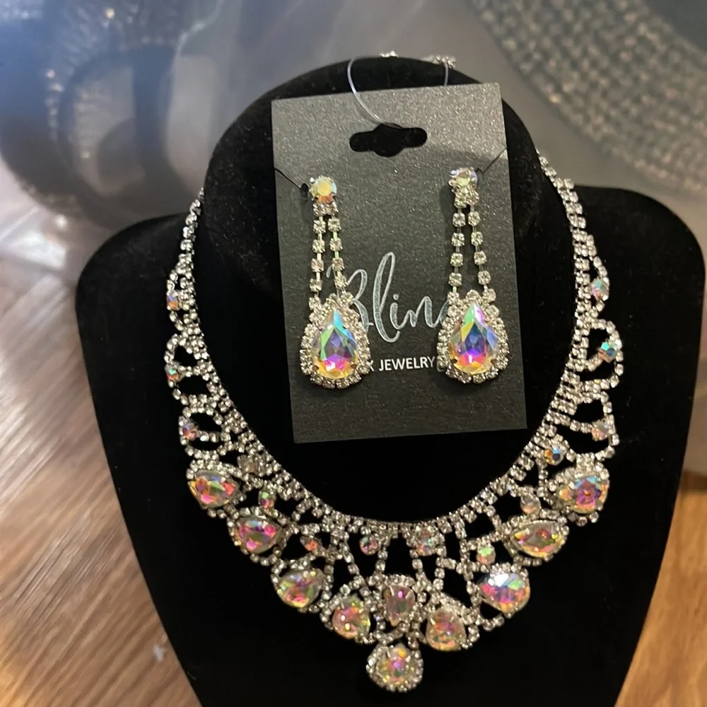 Iridescent Rhinestone Necklace Set - Picture 2 of 4